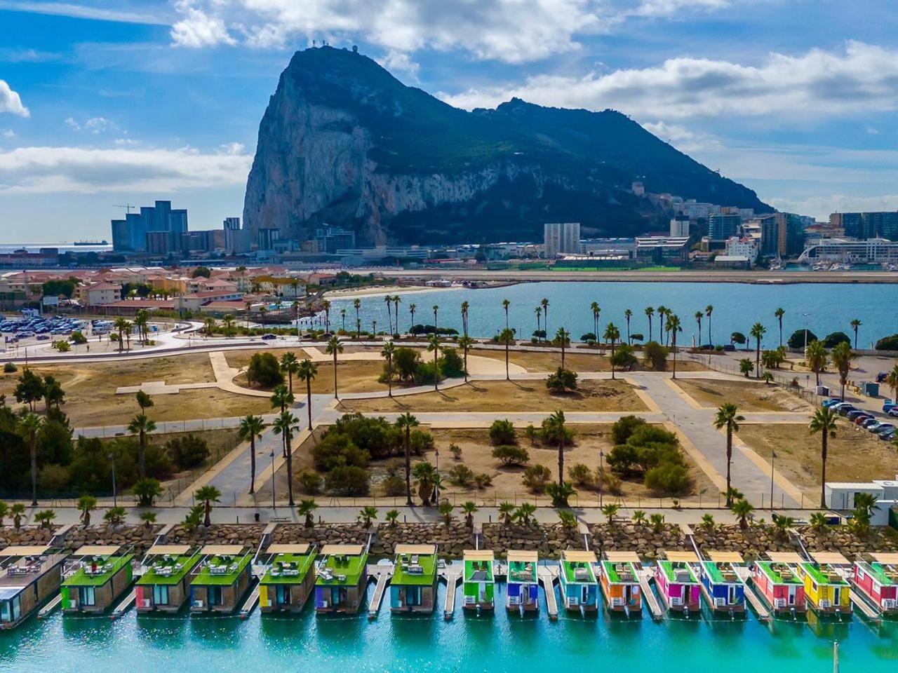 Boat Haus - Casas Flotantes Frente A Gibraltar Hotel La Linea de la Concepcion Bagian luar foto